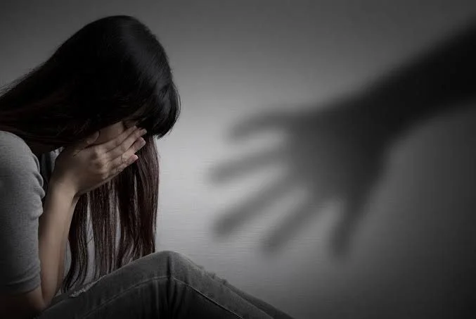 Η ασύδοτη δράση των Ρομά, η εγκληματική αμέλεια των γονιών, η σεξουαλικοποίηση της νεολαίας, η ανοχή του κράτους - Ένα μίγμα απόλυτου εφιάλτη.