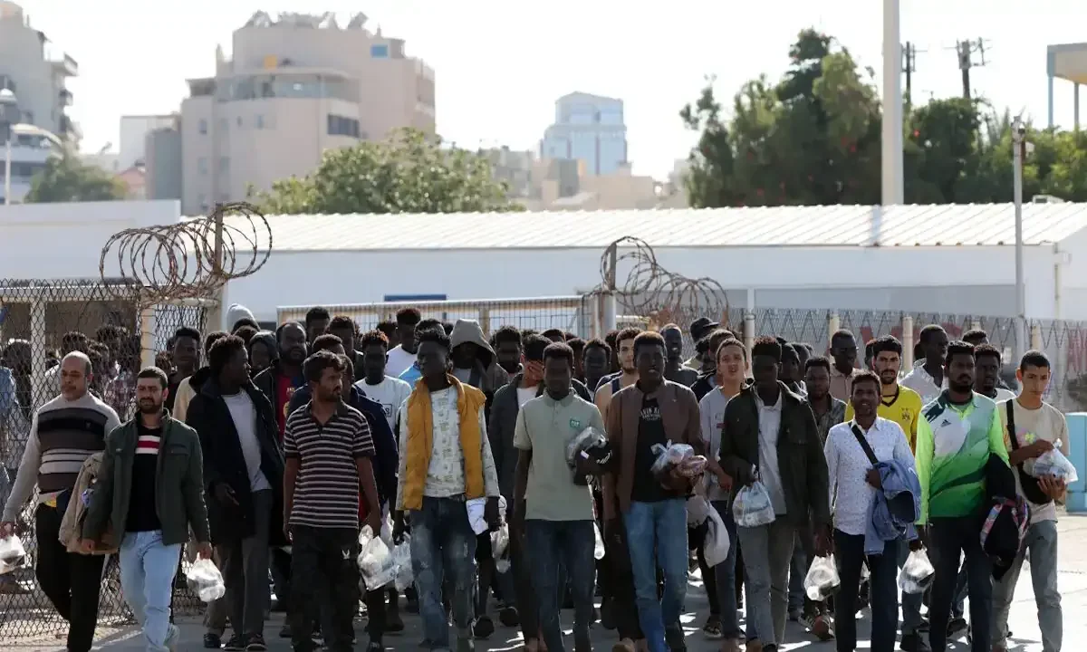 Η κυβέρνηση θέλει να φακελώσει τους Έλληνες, αλλά για τους «ασυνόδευτους» μαντράχαλους δεν είχε διασταυρώσει καν με την ηλικία τους!