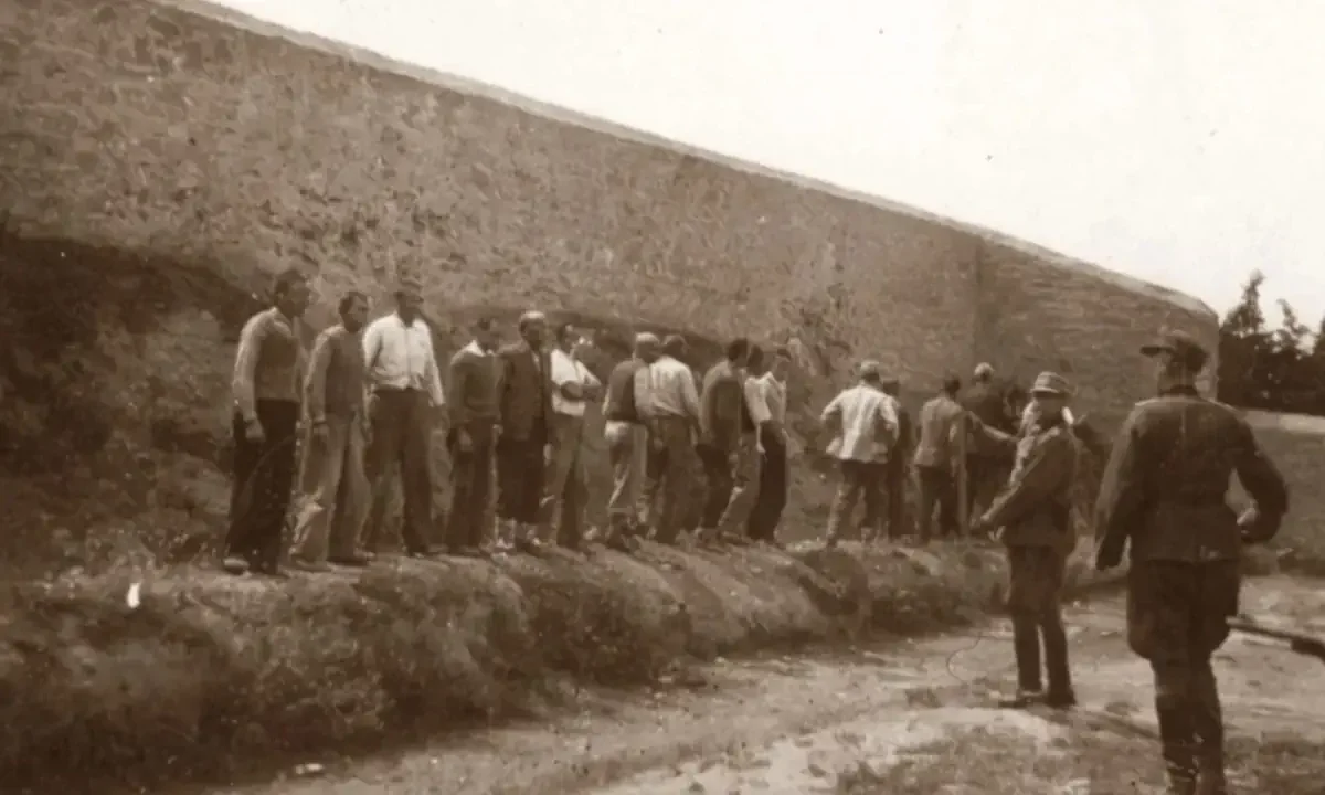 Καισαριανή: Γίναμε τραγικοί ως λαός - Αντί για ιστορική μνήμη για την εθνική αντίσταση ξύπνησε μια ιδεολογική μάχη επί πτωμάτων.