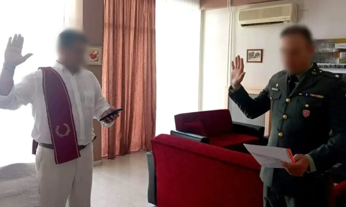 Είναι δυνατόν να έχουμε διπλούς όρκους στρατιωτικών και να αντικαταστήσουμε τις πατριωτικές αξίες με τα μισανθρωπικά κουσούρια του... Δία;