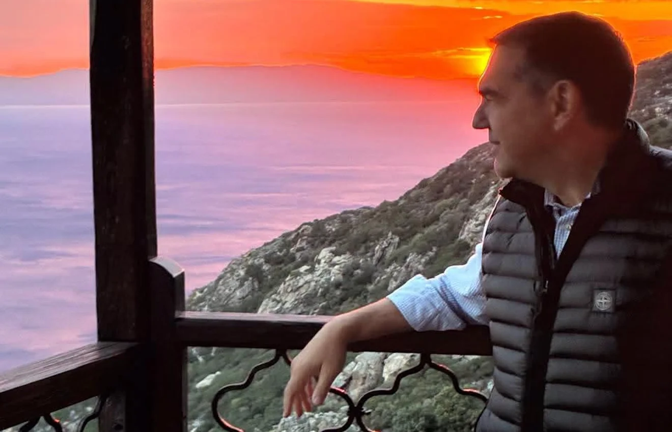 Ο Αλέξης Τσίπρας μεταχειρίστηκε το Άγιο Όρος ως προεκλογική καρτ ποστάλ