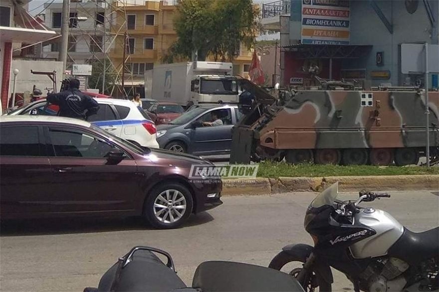 Χαλκίδα: Άρμα μάχης «έμεινε» στο κέντρο της πόλης 