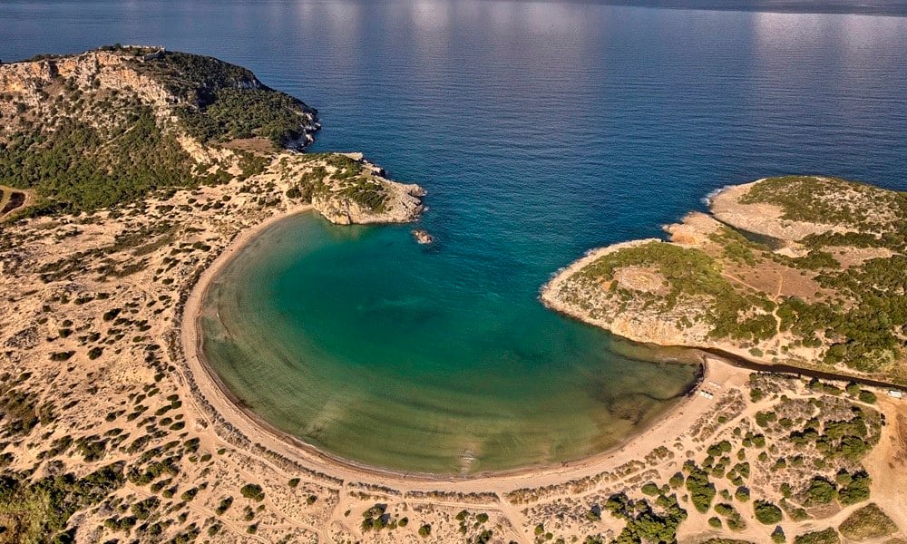 Οι δρομείς θα διασχίσουν την πανέμορφη παραλία της Βοϊδοκοιλιάς (photo by Loukas Hapsis)