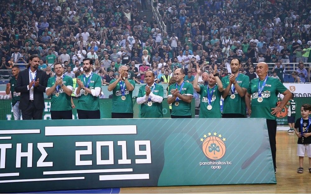 O Παναθηναϊκός το καρτερούσε. Πέρασε ένας χρόνος από την τελευταία φορά που έπιασε στα χέρια του την κούπα του πρωταθλητή.