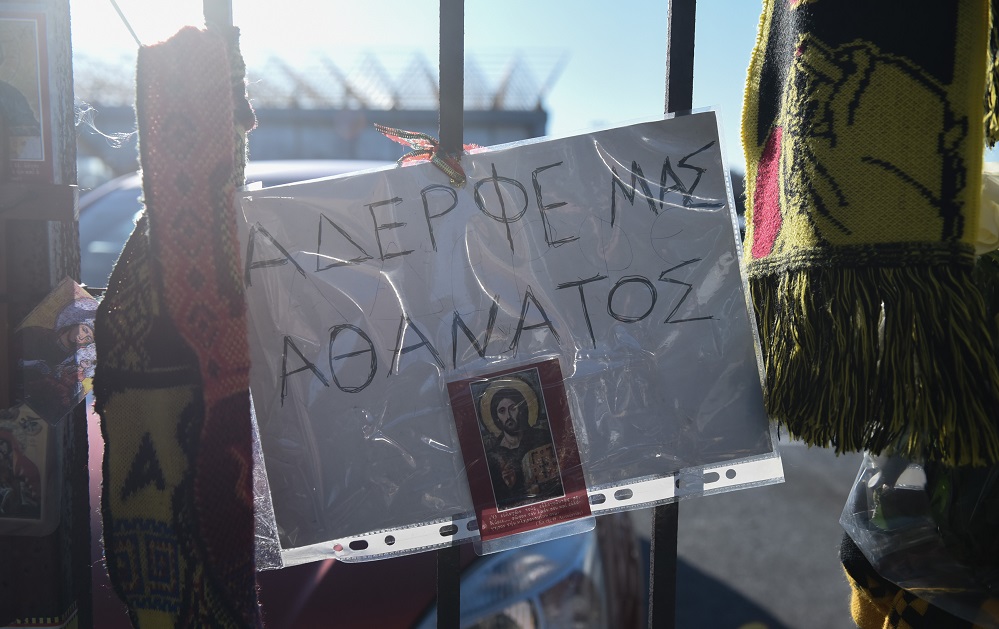 Αυτοσχέδιο μνημείο για τον Βούλγαρο οπαδό - Αναμνηστικά και από Ηρακληδείς (pics)