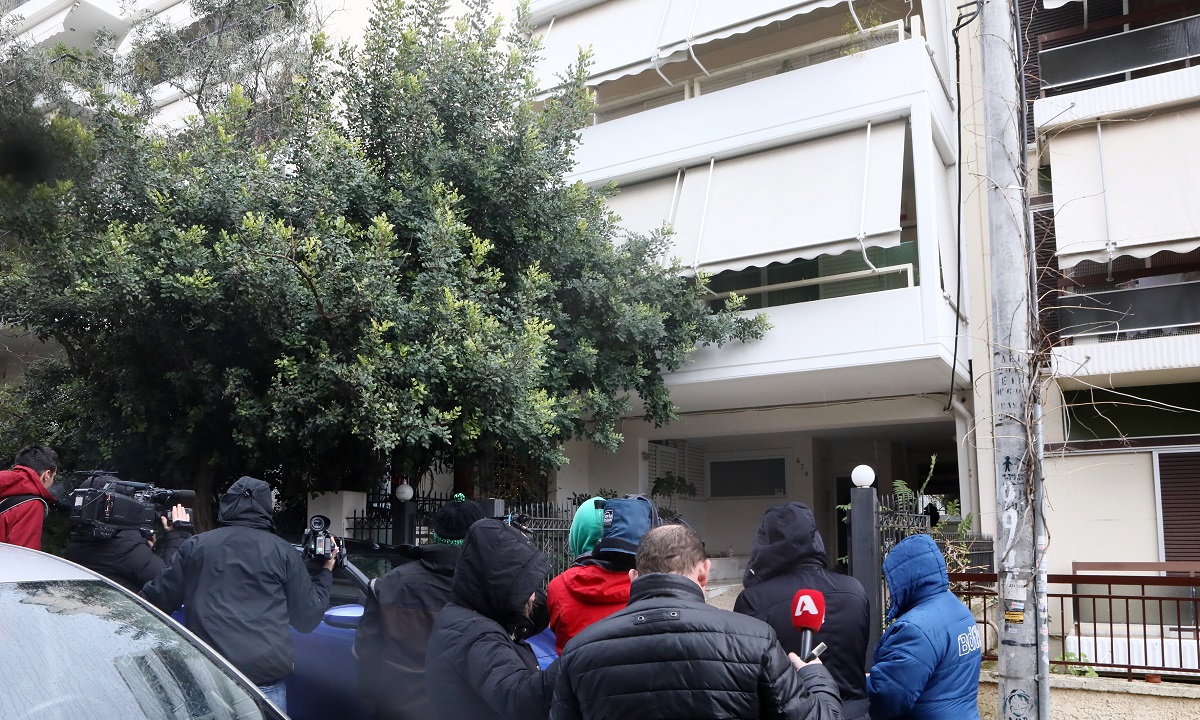 Αδιανόητη τραγωδία στην Πεύκη: Μητέρα πέταξε την κόρη της στο κενό και μετά αυτοκτόνησε 