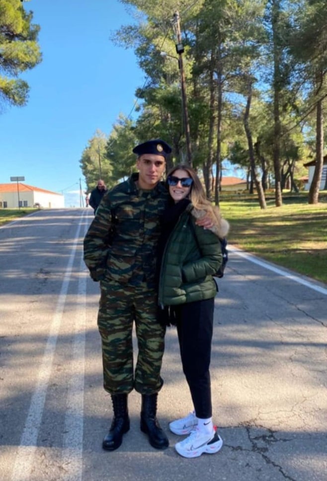 Καμπετσής: Έβαλε τα χακί o νεαρός φορ (photos)