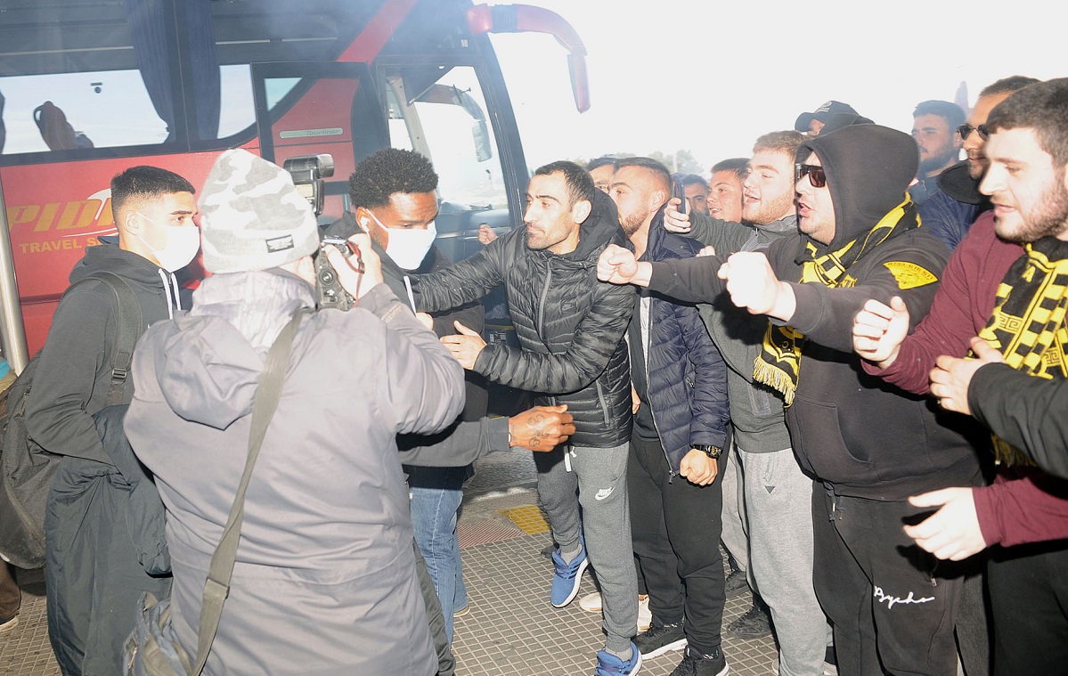 «Κιτρίνισε» το «Μακεδονία»: Αποθεώθηκε ο Άρης κατά την αναχώρηση