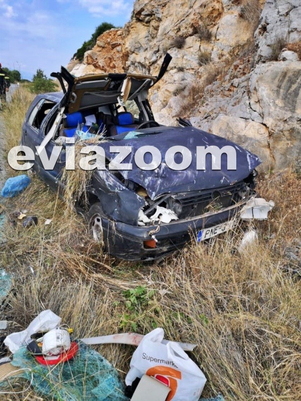 Τροχαίο με 71χρονη στο Αλιβέρι: Σμπαράλια έγινε το αυτοκίνητο (pic)