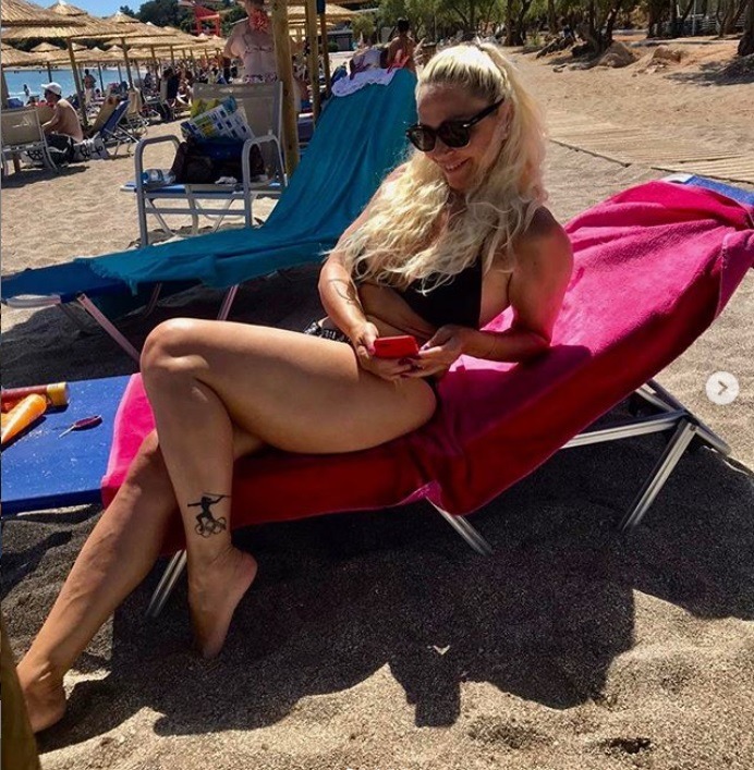 Τα μπικίνι τις Μιρέλας Μανιάνι «ζαλίζουν»! (pics)