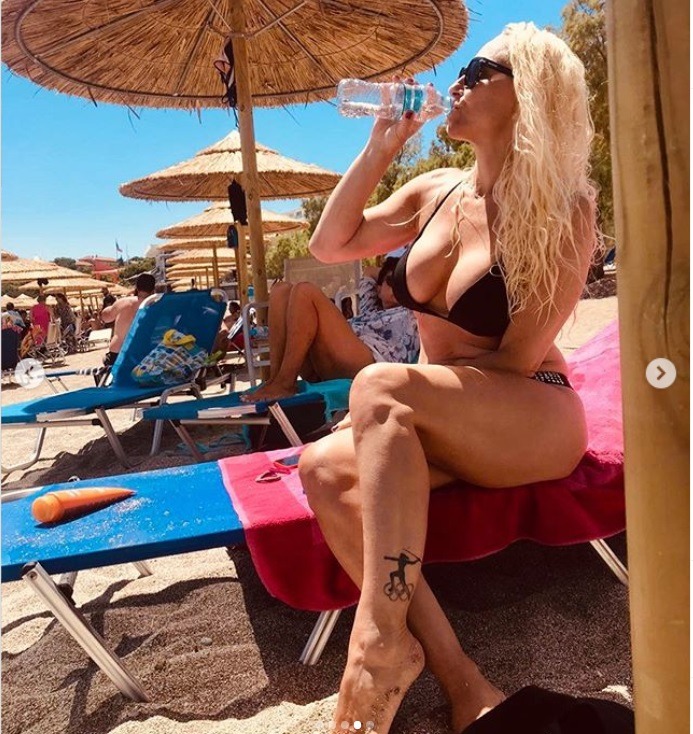Τα μπικίνι τις Μιρέλας Μανιάνι «ζαλίζουν»! (pics)