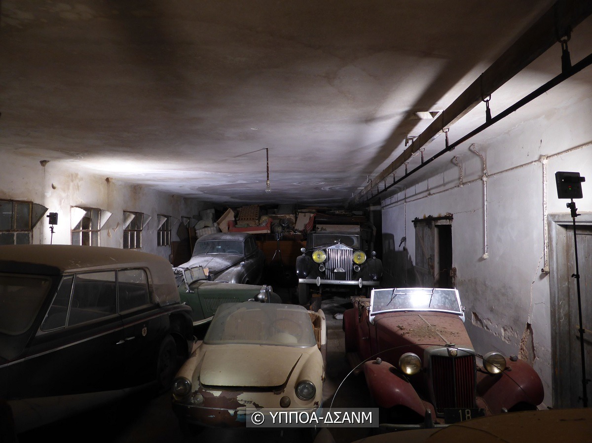 «Ζωντανεύουν» και πάλι τα πολυτελή αυτοκίνητα της τέως βασιλικής οικογένειας (vids+pic)