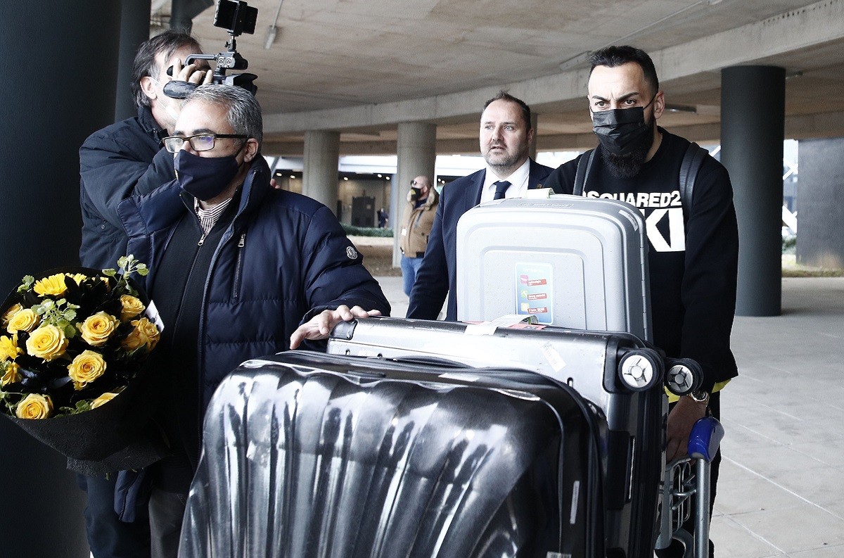 Άρης: Έφτασε στη Θεσσαλονίκη ο Μήτρογλου - Φωτογραφίες και βίντεο από την άφιξη