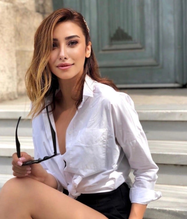 Masterchef: Η αλλαγή που σόκαρε στο τουρκικό παιχνίδι αφορούσε στην Zeynep Alikoç η οποία εμφανίστηκε στα social media άλλος άνθρωπος.