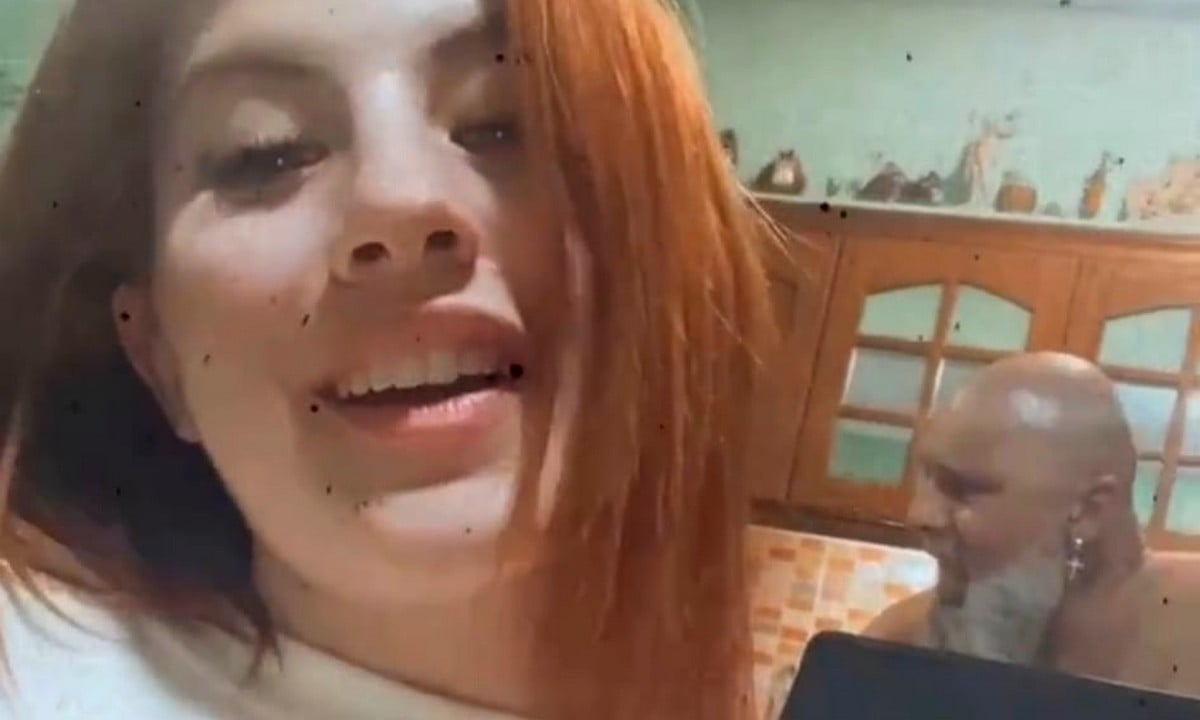 Όμορφες οικογενειακές στιγμές διανύει η νικήτρια του The Bachelor στο σπίτι της στη Θεσσαλονίκη, όπου βρίσκεται το τελευταίο διάστημα.