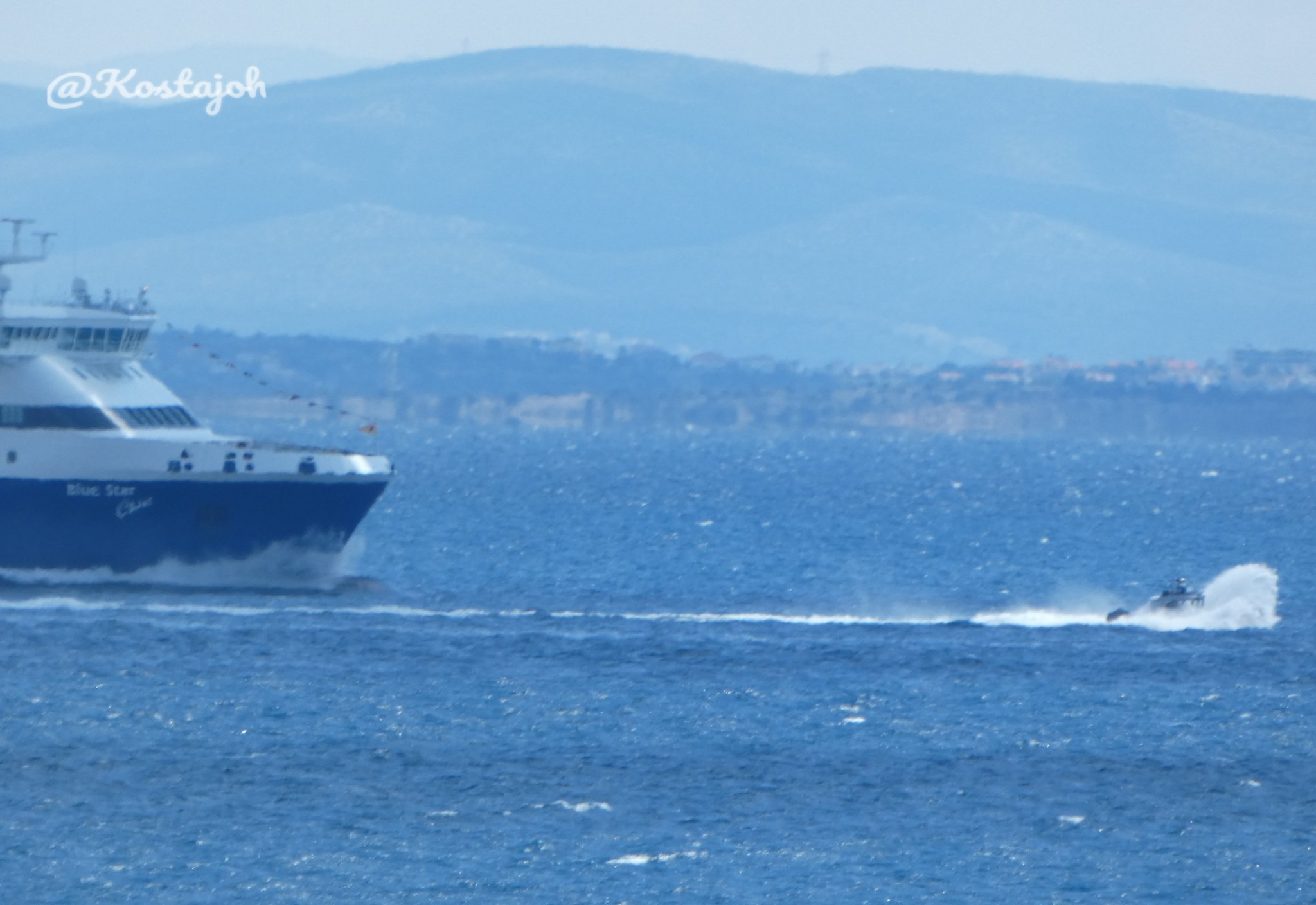 200χρονια: Ανατριχίλα - Στολισμένα με σημαίες τις επαναστάσης τα πλοία του Λιμενικού έκαναν εορταστικές διελεύσεις.