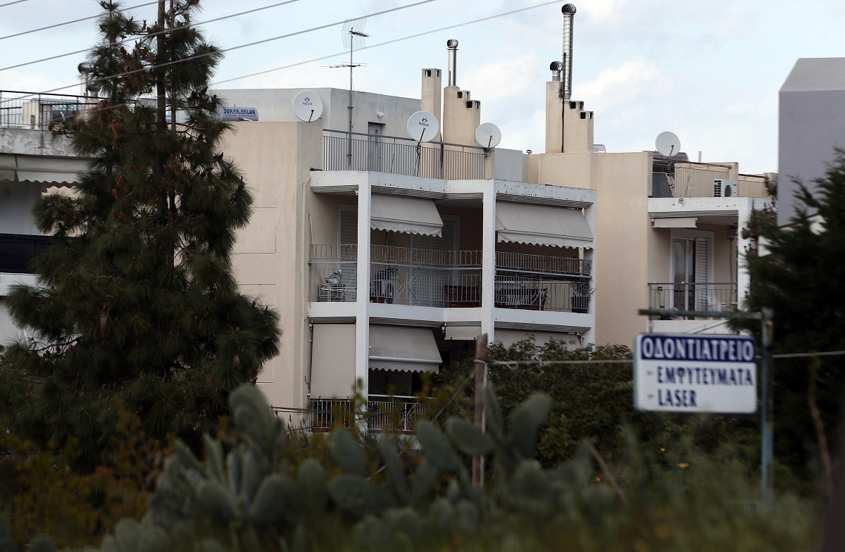 Γιώργος Καραϊβάζ: Σοκαρισμένη είναι ολόκληρη η Ελλάδα μετά το άκουσμα της είδησης ότι ο γνωστός δημοσιογράφος δολοφονήθηκε έξω από το σπίτι του.