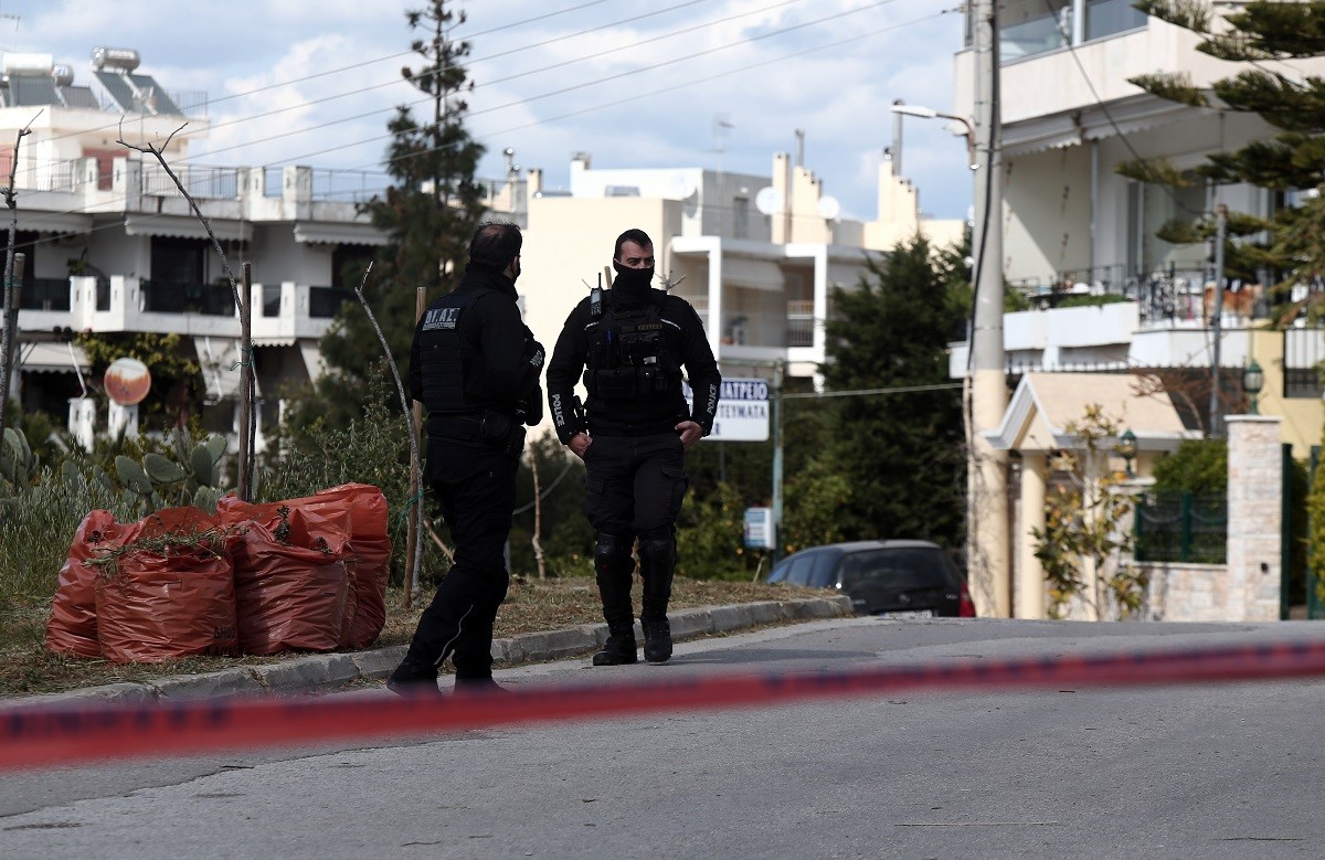 Γιώργος Καραϊβάζ: Σοκαρισμένη είναι ολόκληρη η Ελλάδα μετά το άκουσμα της είδησης ότι ο γνωστός δημοσιογράφος δολοφονήθηκε έξω από το σπίτι του.