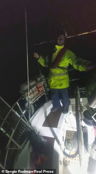 Φάλαινες δολοφόνοι: «Γεύση» από την ταινία τα... Σαγόνια του καρχαρία πήρε μια παρέα ιστιοπλόων στο Γιβραλτάρ όταν δέχθηκε επίθεση από τουλάχιστον τέσσερις όρκες!