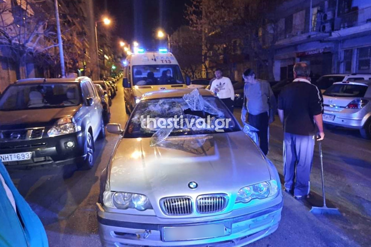 Θεσσαλονίκη: Περίεργο περιστατικό σημειώθηκε στην Άνω πόλη όταν αυτοκίνητο ανατράπηκε, με αποτέλεσμα να εγκλωβιστεί η οδηγός του.