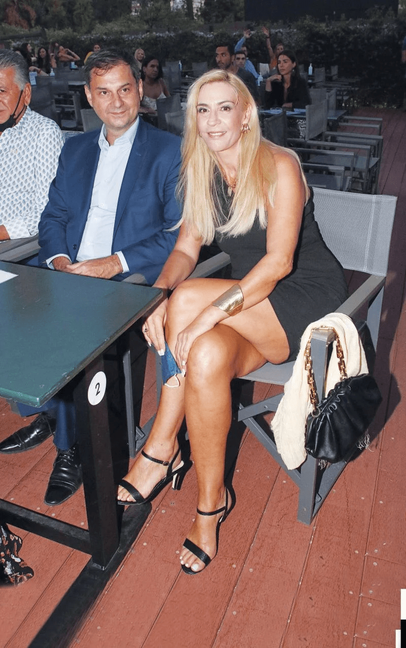 Ο τουρισμός τρέμει νέα έξαρση της πανδημίας... αλλά ο Θεοχάρης βρήκε χρόνο να πάει στη Βίσση
