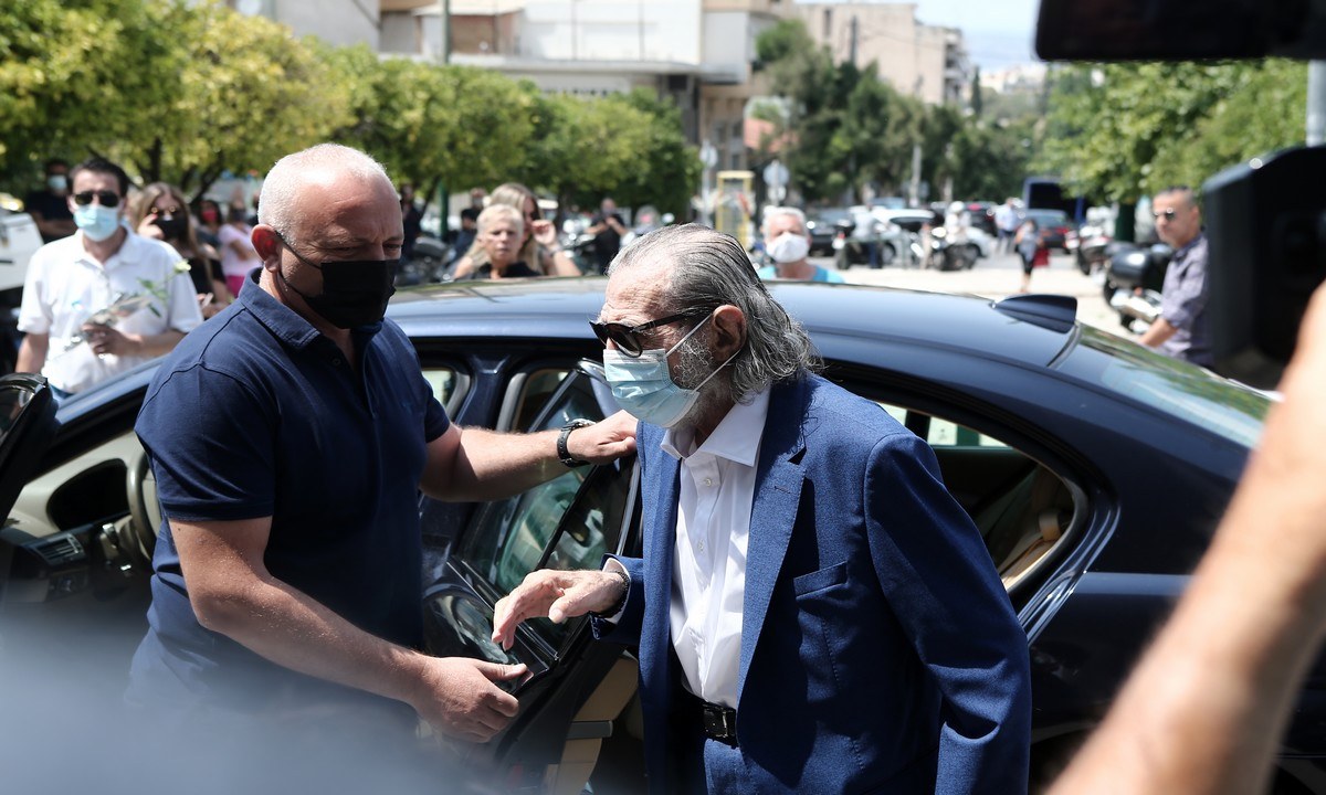 Κηδεία Τόλη Βοσκόπουλου