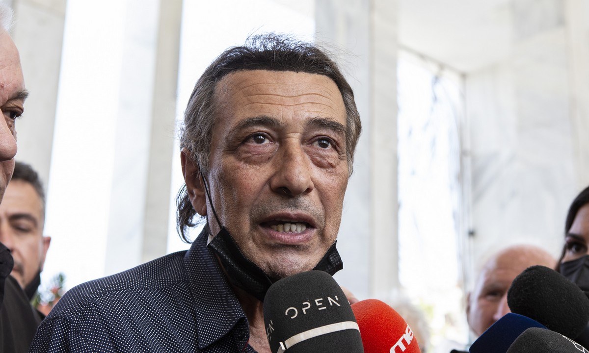 Κηδεία Τόλη Βοσκόπουλου
