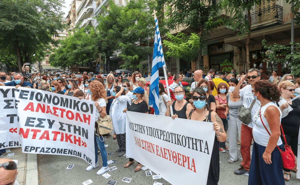 Koρονοϊός εμβόλιο: Μαζικό «όχι» στην υποχρεωτικότητα από τους υγειονομικούς και στη Θεσσαλονίκη