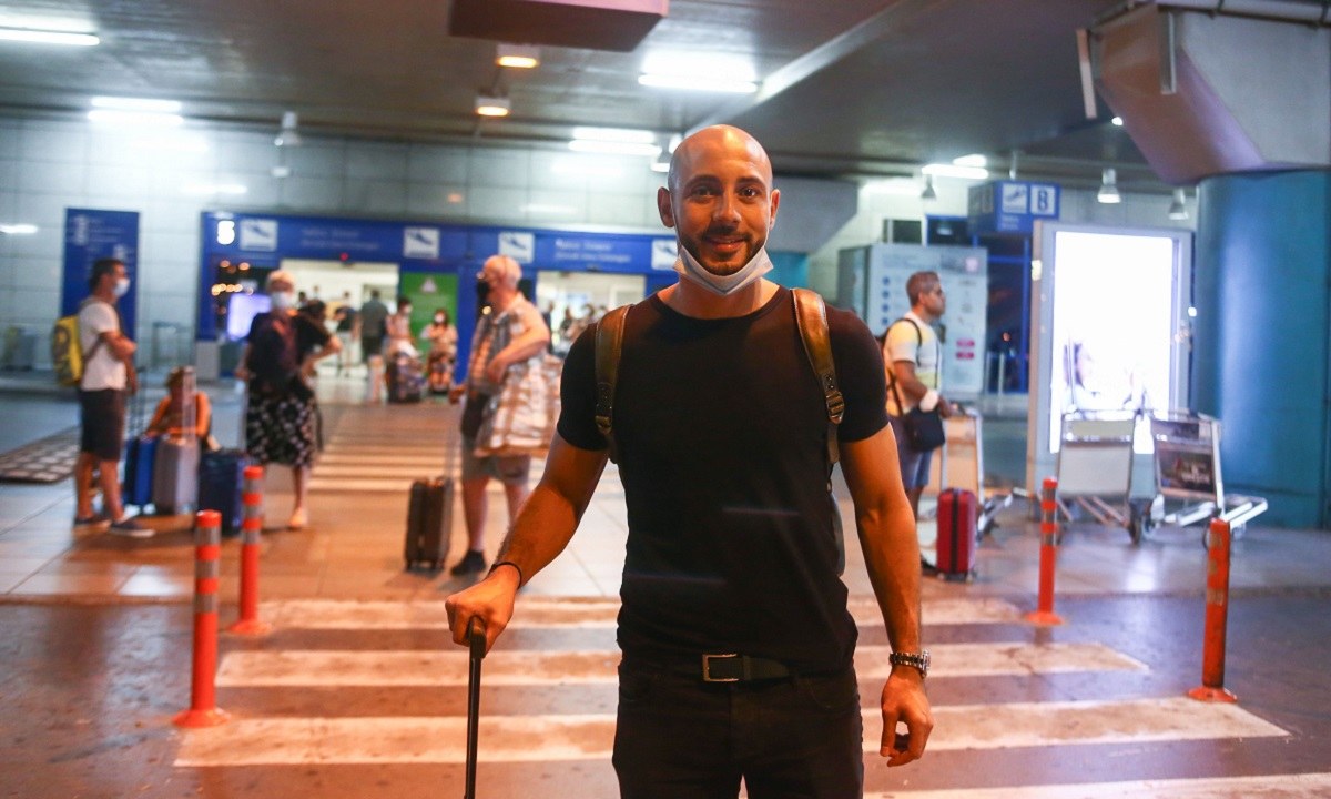 Όπως είχατε διαβάσει νωρίτερα στο Sportime, o Νορντίν Αμραμπάτ θα έφτανε το Σάββατο (14/8) στην Ελλάδα, όπως κι έγινε.