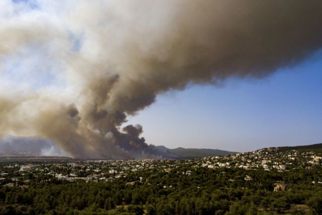 Φωτιά Βαρυμπόμπη: Πνίγηκε από τους πυκνούς καπνούς η Αττική! (pics)