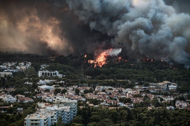 Φωτιά Βαρυμπόμπη: Πνίγηκε από τους πυκνούς καπνούς η Αττική! (pics)