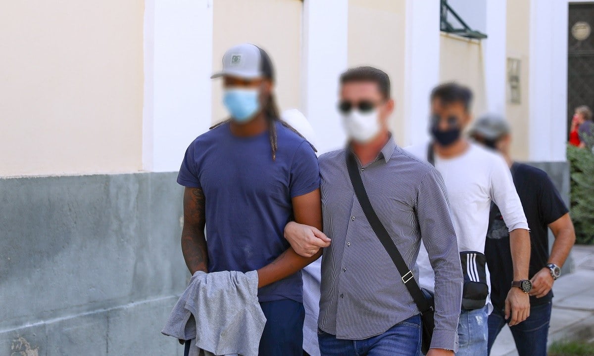 Στην Ευελπίδων το πρωί της Τρίτης (31/8) βρέθηκε ο Ρούμπεν Σεμέδο, προκειμένου να απολογηθεί για τις κατηγορίες ομαδικού βιασμού που τον βαραίνουν.