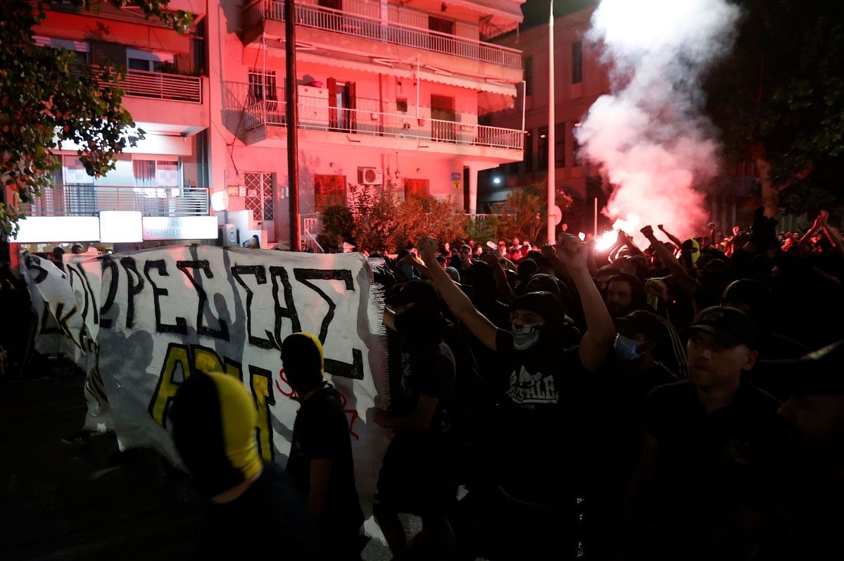 Με -6 θα ξεκινήσει ο Άρης στη Super League 1 και στον κόσμο του επικρατεί οργή με αποτέλεσμα να γίνει συλλαλητήριο στη Θεσσαλονίκη.