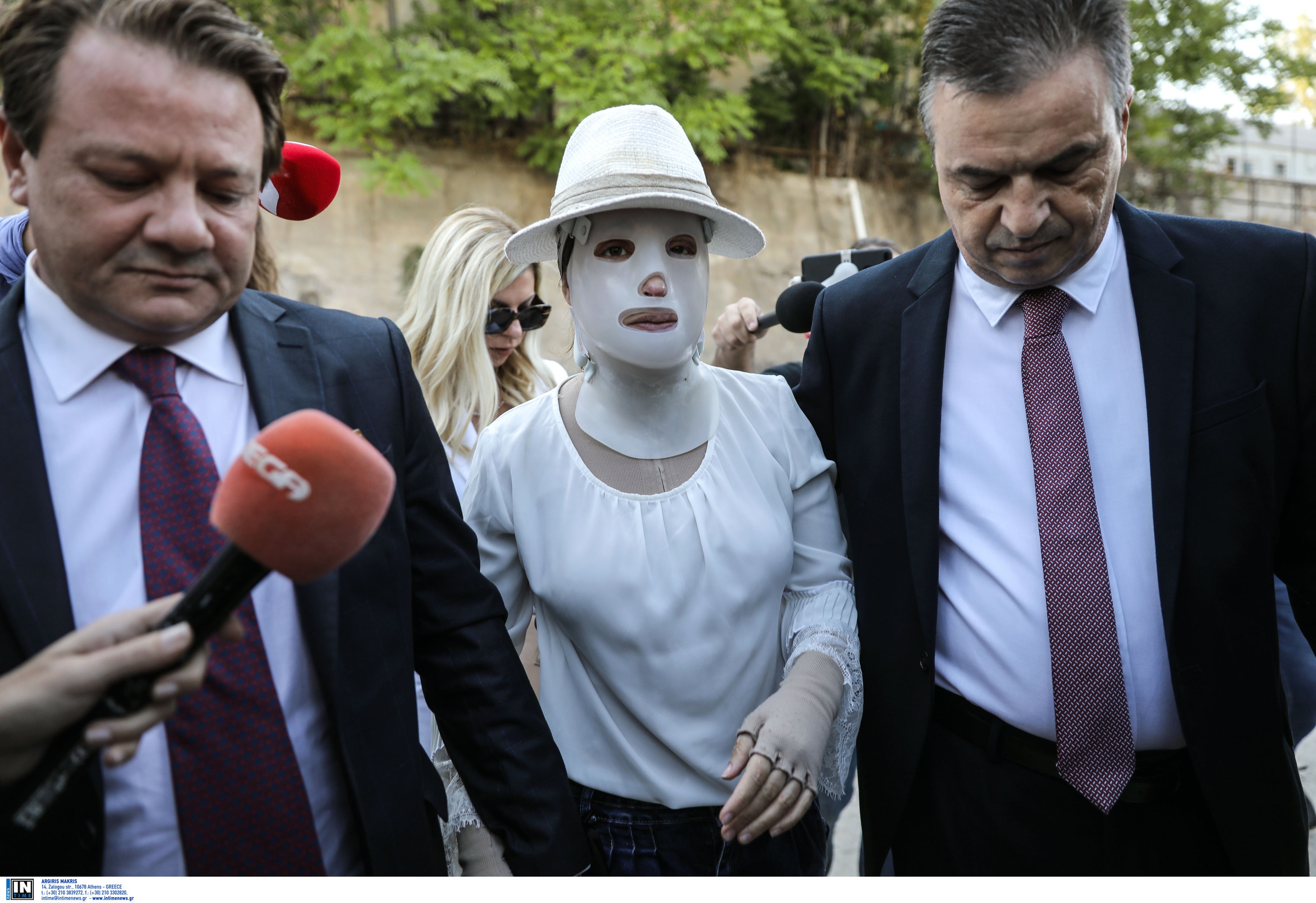 Επίθεση με βιτριόλι: Στο δικαστήριο η Ιωάννα με την ειδική μάσκα - Συγκλονίζεται το πανελλήνιο! (pics)