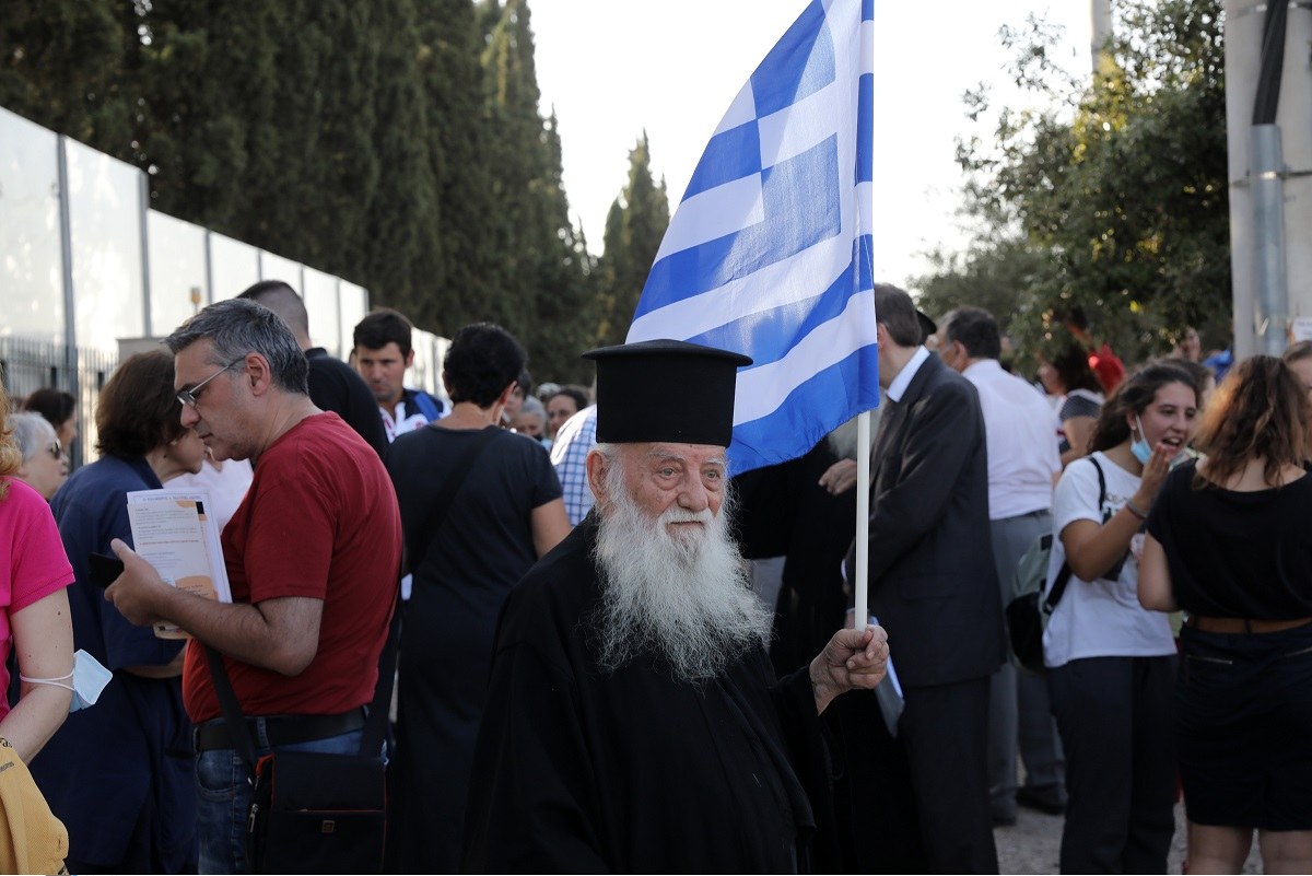 Μάθημα σεξουαλικής διαπαιδαγώγησης: Γοανείς και φορείς σε συγκέντρωση διαμαρτυρίας έξω από το Υπουργείο Παιδείας