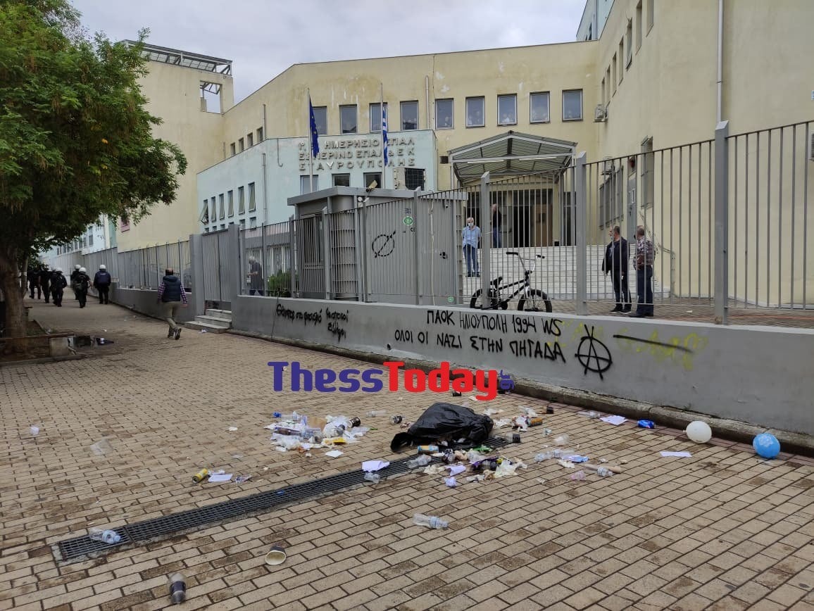 ΕΠΑΛ Σταυρούπολης: Νέα δολοφονική επίθεση σε αντιφασίστες φοιτητές - Τους πέταξαν μολότοφ και πέτρες