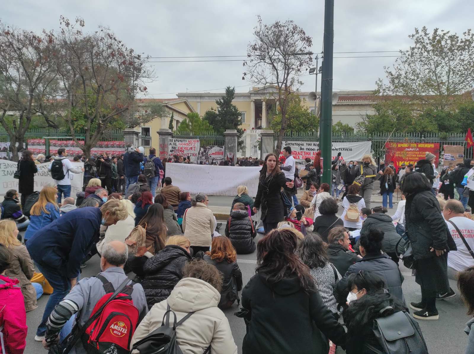 Συγκέντρωση διαμαρτυρίας υγειονομικών κατά της υποχρεωτικότητας στο Υπ. Υγείας