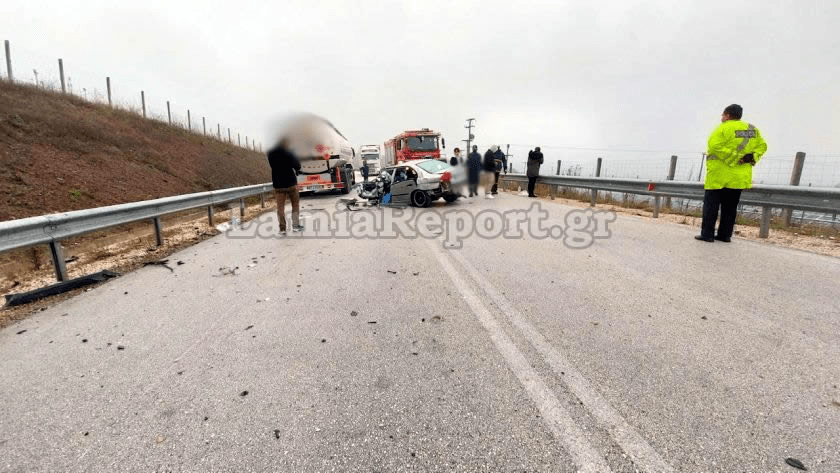 Τροχαίο σοκ στον Δομοκό - Σφοδρή σύγκρουση ΙΧ με βυτιοφόρο - Φωτογραφίες που συγκλονίζουν