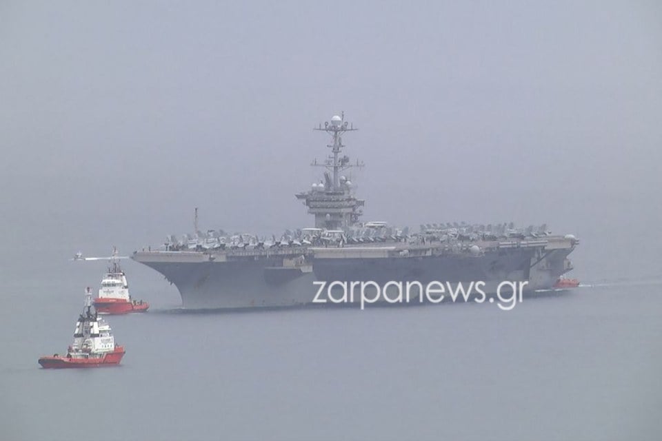 Ελληνοτουρκικά: Στον κόλπο της Σούδας το πρωί της Πέμπτης το αμερικανικό αεροπλανοφόρο «Harry S. Truman», το οποίο προκαλεί δέος.