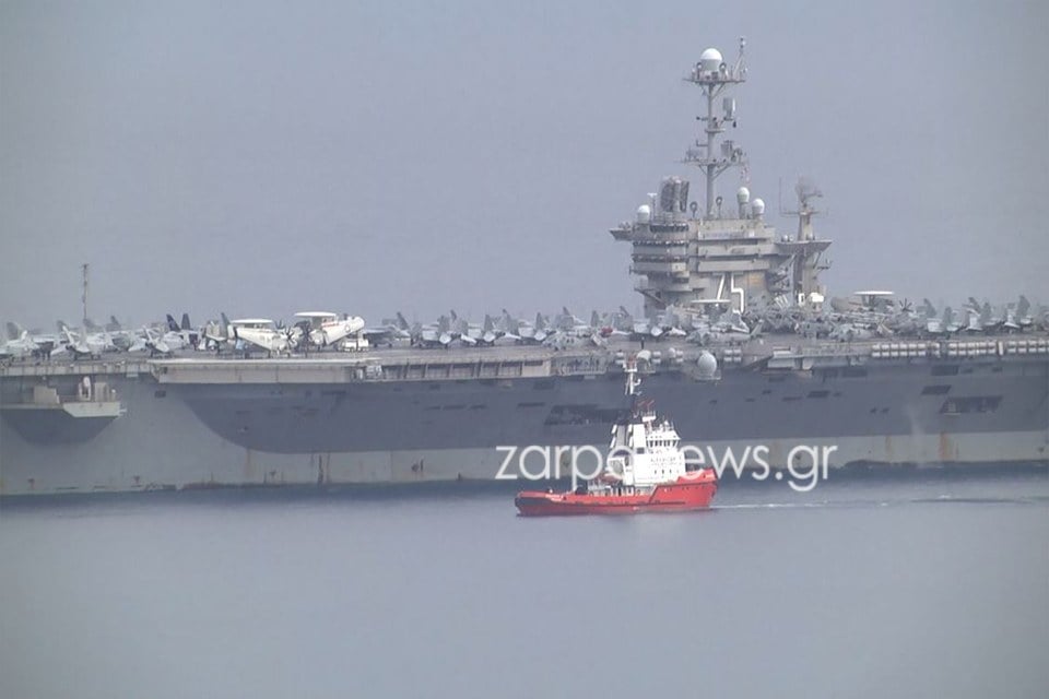 Ελληνοτουρκικά: Στον κόλπο της Σούδας το πρωί της Πέμπτης το αμερικανικό αεροπλανοφόρο «Harry S. Truman», το οποίο προκαλεί δέος.