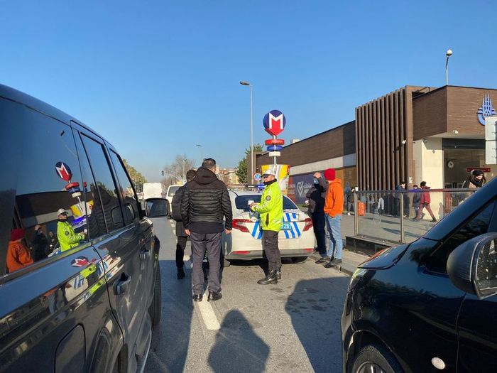 Στην Τουρκία αρκετοί επιβαίνοντες σε οχήματα οδηγούνται στον θάνατο καθώς χρησιμοποιούν ψεύτικη πόρπη προκειμένου να μη βάλουν ζώνη ασφαλείας