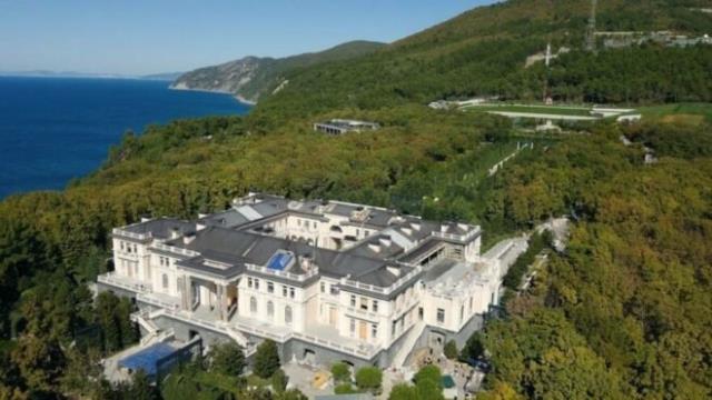 Τουρκία: Ο Πούτιν έφτιαξε βίλα με αίθουσα στριπτίζ