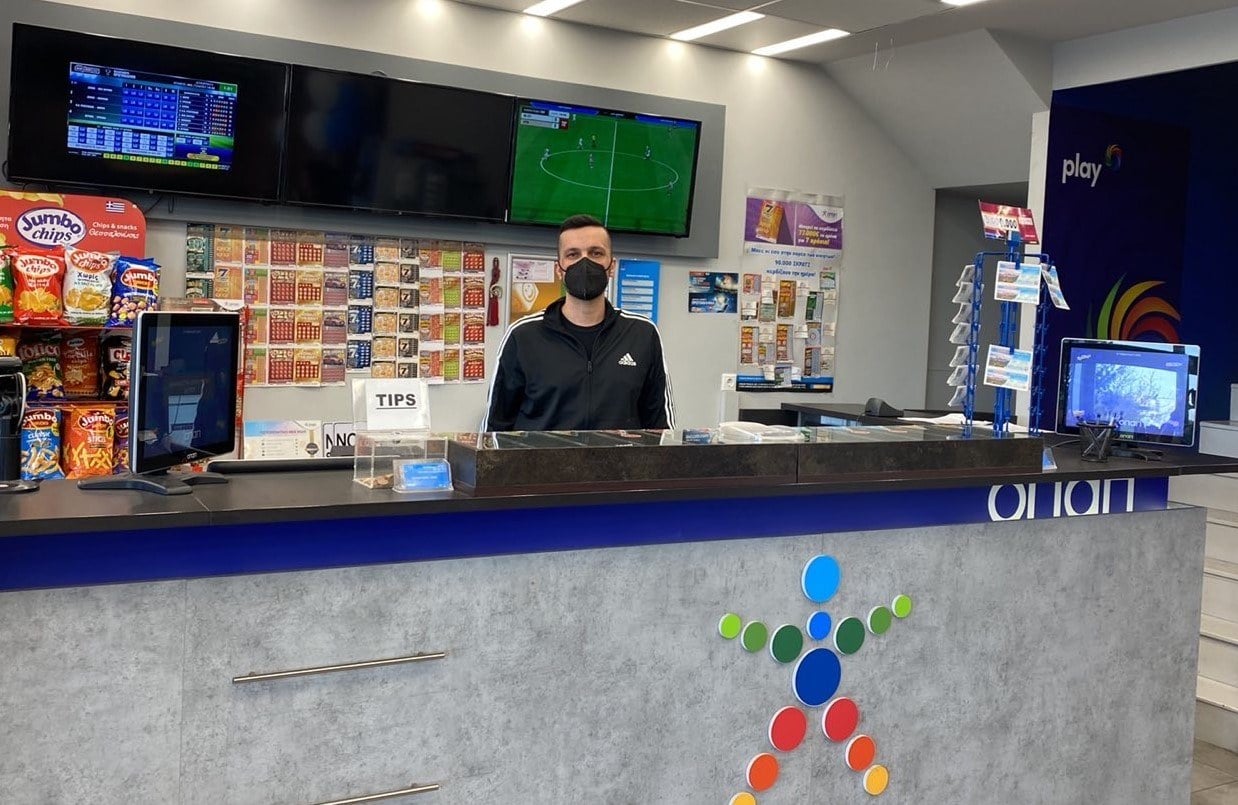 Με 10 ευρώ κέρδισε 8,7 εκατ. ευρώ στο ΤΖΟΚΕΡ – Ο υπεύθυνος του καταστήματος ΟΠΑΠ στη Μυτιλήνη μιλάει για το «χρυσό» δελτίο.