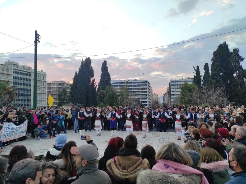 Δυναμική πορεία και συγκέντρωση πραγματοποίησαν οι Υγειονομικοί υπάλληλοι την Κυριακή (13/2) κατά του υποχρεωτικού εμβολιασμού.
