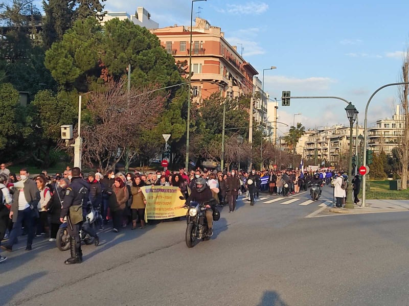 Δυναμική πορεία και συγκέντρωση πραγματοποίησαν οι Υγειονομικοί υπάλληλοι την Κυριακή (13/2) κατά του υποχρεωτικού εμβολιασμού.