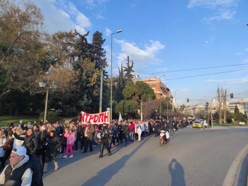 Δυναμική πορεία και συγκέντρωση πραγματοποίησαν οι Υγειονομικοί υπάλληλοι την Κυριακή (13/2) κατά του υποχρεωτικού εμβολιασμού.