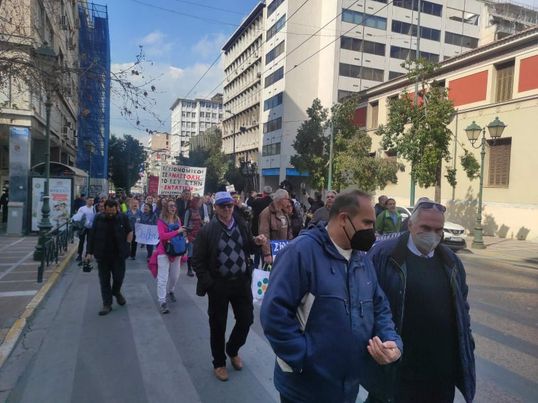Στους δρόμους και το Σάββατο 26 Φεβρουαρίου βγήκαν οι υγειονομικοί υπάλληλοι προκειμένου να διαδηλώσουν κατά του υποχρεωτικού εμβολιασμού.
