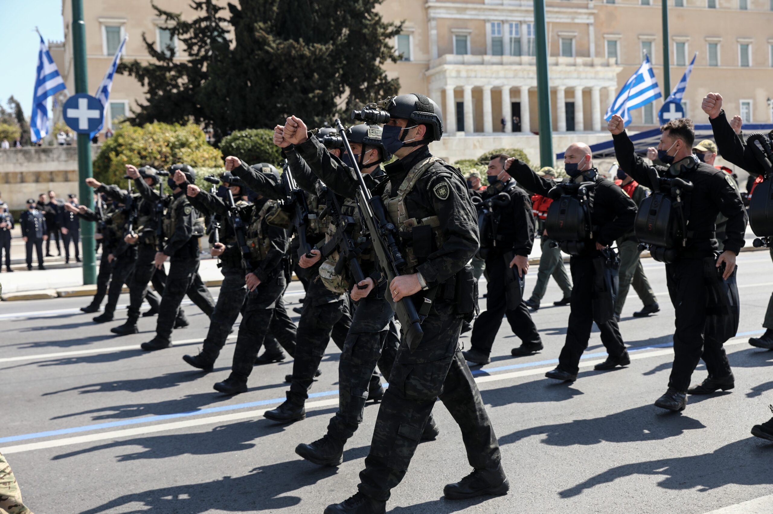 25η Μαρτίου: Περηφάνια για τις παρελάσεις - Δέος για τα Rafale