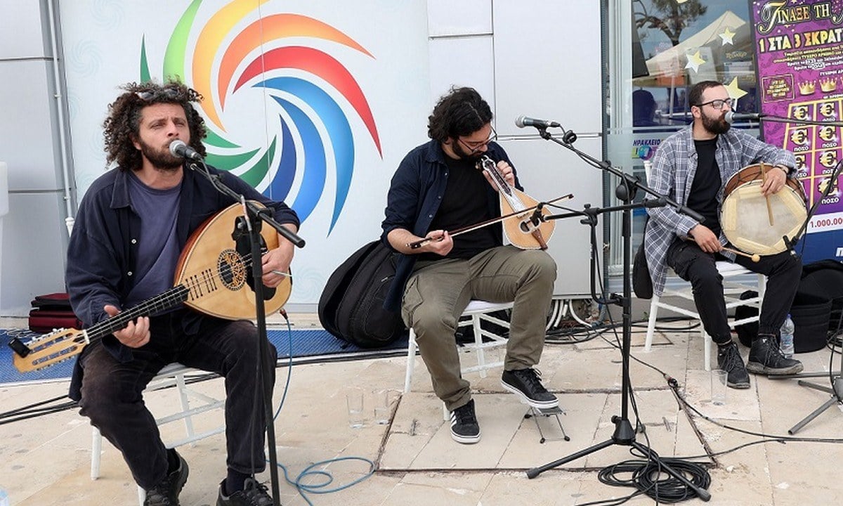 Κρητικό γλέντι σε κατάστημα ΟΠΑΠ
