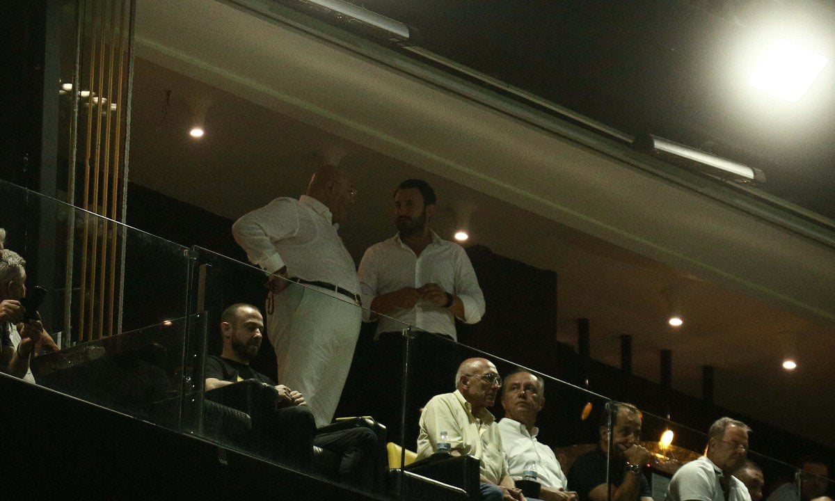 Άρης: Ο Αλέξανδρος Κωτάκης γράφει για την παρουσία των Άλμπερτ Μπουρλά, Μαργαρίτη Σχοινά και Νικόλα Τριμμάτη στο «Βικελίδης» με Μακάμπι.